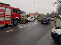 Zderzenie trzech pojazdów na DK-39 w Namysłowie. Jedna osoba ranna