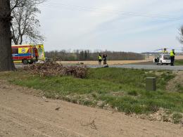 Groźny wypadek BMW i Audi. Dwie osoby zakleszczone w pojazdach. Lądował LPR