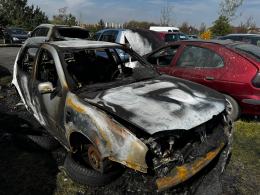Spłonęło sześć samochodów na parkingu w Opolu. Trwa ustalanie przyczyn