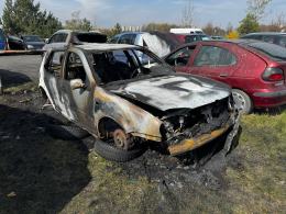 Spłonęło sześć samochodów na parkingu w Opolu. Trwa ustalanie przyczyn