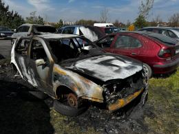 Spłonęło sześć samochodów na parkingu w Opolu. Trwa ustalanie przyczyn