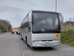 Autokar z wyciekiem paliwa wycofany przed wyjazdem uczniów