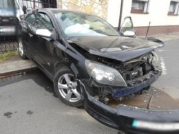 Kierowca audi nie zatrzymał się do kontroli. Zatrzymał go dopiero wypadek