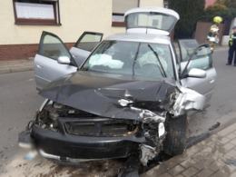Kierowca audi nie zatrzymał się do kontroli. Zatrzymał go dopiero wypadek