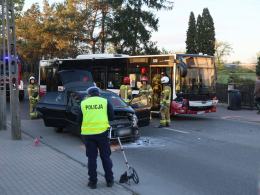 Zderzenie autobusu z osobówką na Popiełuszki