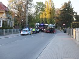 Zderzenie autobusu z osobówką na Popiełuszki