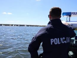 Pierwsza interwencja na wodzie. Policjanci pomogli na Jeziorze Dużym