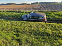Wypadek na A4. Auto wypadło z jezdni, dwie osoby w szpitalu