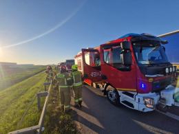 Wypadek na A4. Auto wypadło z jezdni, dwie osoby w szpitalu