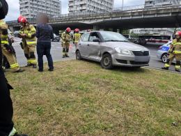 Kolizja na rondzie przy ulicy Nysy Łużyckiej w Opolu