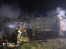 Pożar garażu w Jastrzygowicach. W środku był ciągnik i słoma