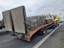 Samochód ciężarowy zapalił się na obwodnicy Opola