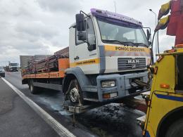 Samochód ciężarowy zapalił się na obwodnicy Opola