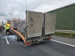 Samochód ciężarowy zapalił się na obwodnicy Opola