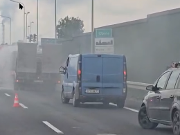 Samochód ciężarowy zapalił się na obwodnicy Opola