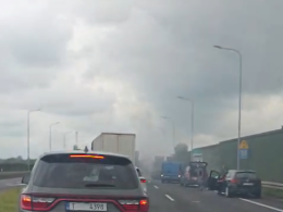 Samochód ciężarowy zapalił się na obwodnicy Opola