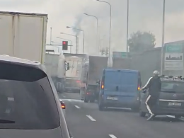 Samochód ciężarowy zapalił się na obwodnicy Opola