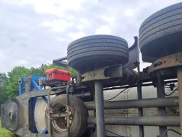 Cysterna z materiałem łatwopalnym przewróciła się na A4. Są utrudnienia pod Opolem