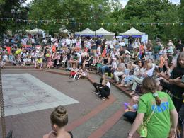 Trwa Strassenfest w Opolu. Plac Wolności wypełniły muzyka i rodzinne atrakcje