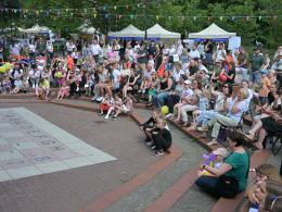 Trwa Strassenfest w Opolu. Plac Wolności wypełniły muzyka i rodzinne atrakcje