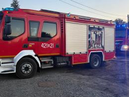 Pożar altany na terenie ogródków działkowych. Wcześniej doszło do eksplozji urządzenia