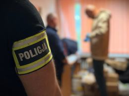 Wpadli podczas rozładunku kartonów. Służby przejęły nielegalny towar WIDEO
