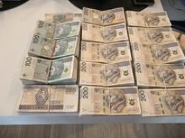 Wpadli podczas rozładunku kartonów. Służby przejęły nielegalny towar WIDEO