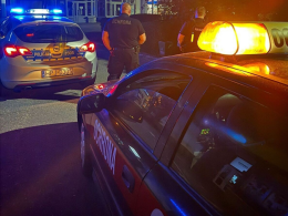 70-latka w nocy błąkała się po mieście, pomogli policjanci i pracownicy ochrony