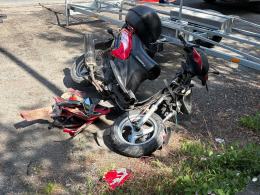Motorowerzysta trafił do szpitala po zderzeniu z samochodem na ulicy Rejtana