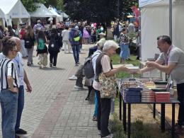 Remigiusz Mróz, Andrzej Dragan i Mela Koteluk. Co dziś czeka uczestników Festiwalu Książki?