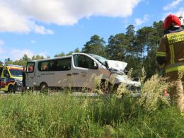 Zderzenie ciężarówki z busem na A4. Dwie osoby poszkodowane