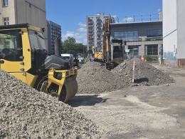 Przy Ozimskiej prace wrą. Ten plac długo czekał na uporządkowanie