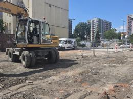 Przy Ozimskiej prace wrą. Ten plac długo czekał na uporządkowanie