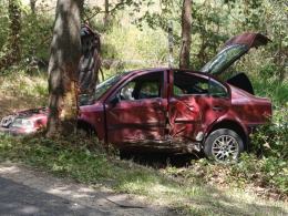Pijany kierowca wypadł z drogi i uderzył w drzewo