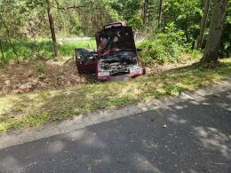 Pijany kierowca wypadł z drogi i uderzył w drzewo
