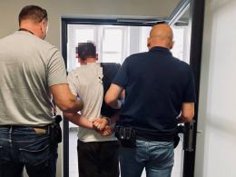 Pijany 22-latek wjechał audi w budynek. Podał policjantom fałszywe dane