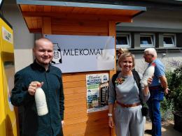 Nowy mlekomat na targowisku "Cytrusek". Świeże mleko dostępne przez całą dobę
