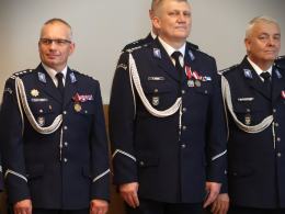 13 nowych policjantów złożyło ślubowanie. Wręczono także medale i odznaki