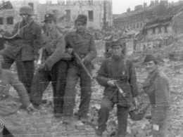 Jedna minuta syren, 63 dni walki. Opole pamięta o Powstaniu Warszawskim