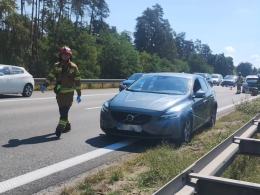 Trzy zdarzenia na A4. Dachowanie i kolizje na obu jezdniach