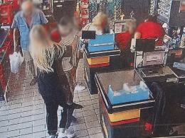 Ukradł kiełbasę i whisky. Na policjantów "czekał" pod żywopłotem