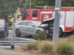 Wypadek na skrzyżowaniu Ozimskiej i Plebiscytowej. Trzy osoby w szpitalu