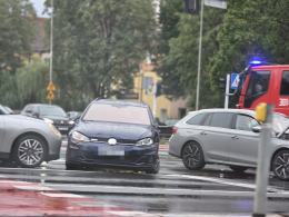 Wypadek na skrzyżowaniu Ozimskiej i Plebiscytowej. Trzy osoby w szpitalu