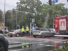 Wypadek na skrzyżowaniu Ozimskiej i Plebiscytowej. Trzy osoby w szpitalu