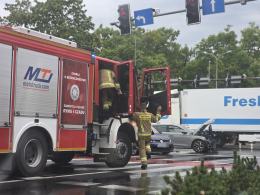 Wypadek na skrzyżowaniu Ozimskiej i Plebiscytowej. Trzy osoby w szpitalu