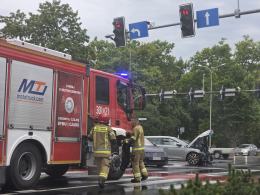 Wypadek na skrzyżowaniu Ozimskiej i Plebiscytowej. Trzy osoby w szpitalu