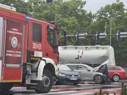 Wypadek na skrzyżowaniu Ozimskiej i Plebiscytowej. Trzy osoby w szpitalu