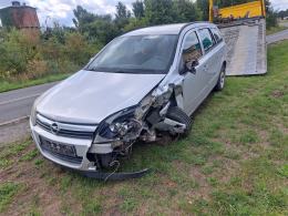 Zderzenie Audi i Opla w Praszce. Jedna osoba trafiła do szpitala