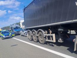 Wypadek trzech ciężarówek na A4. Na miejscu lądował LPR