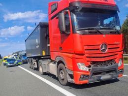 Wypadek trzech ciężarówek na A4. Na miejscu lądował LPR